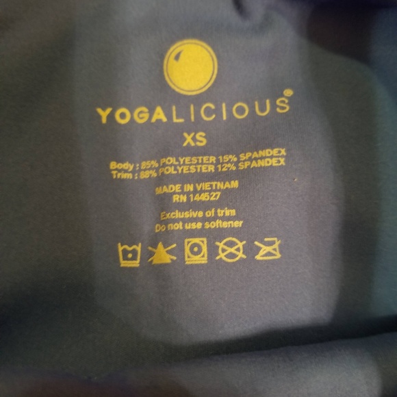 Yogalicious NWT criss cross crop yoga capris XS - Picture 3 of 4